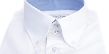 Lieferservice - Gutscheinkauf möglich - Weißes Maßhemd mit Button-Down-Kragen und blauem Kontraststoff - Fine Cotton Company
