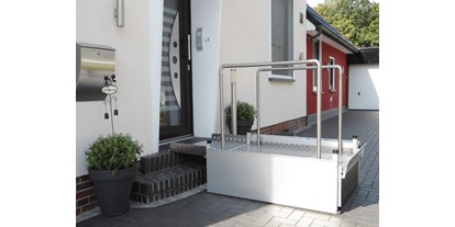 Lieferservice - Brandenburg Nord - Hebelift Viveco HBL Außen. Für den Innen und Außenbereich geeignet, zum Beispiel, um in das Haus zu gelangen.  - Viveco Treppenlifte GbR